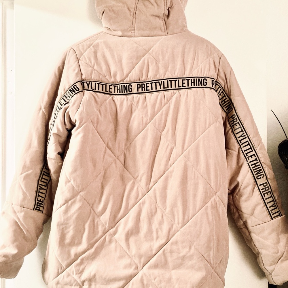 PrettyLittleThing Stone Peach Skin Diamond Quilted Oversized Puffer Jacket - Picture 3 of 8